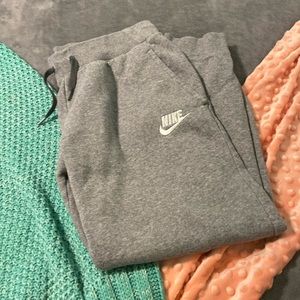 Girls NIKE gray sweatpants standard fit size large.